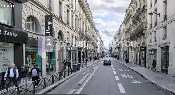 Commerce habillement/textile 75 m²