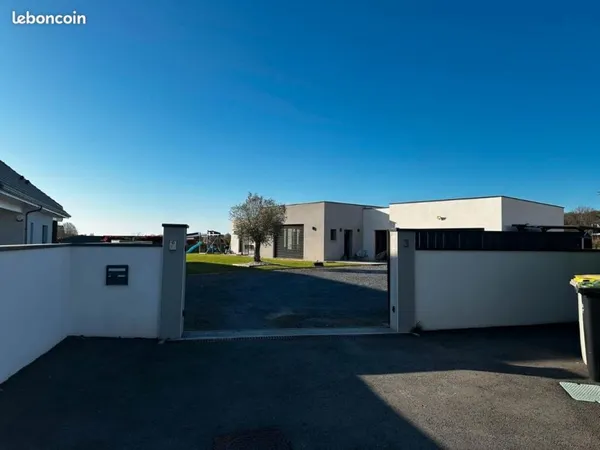 Maison neuve 4 chambres et grand garage