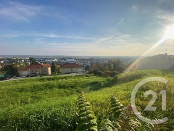 Terrain 943 m²