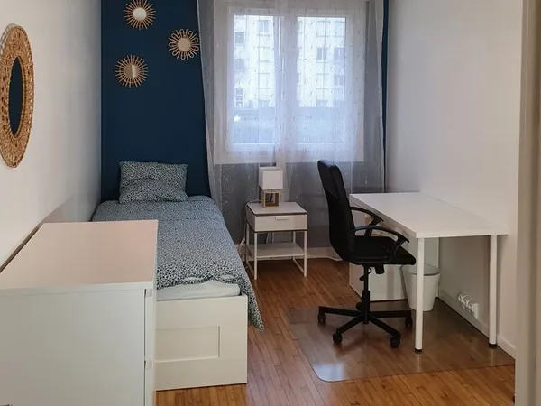 Chambre "Bleue" en colocation meublée - Nantes - Tram 3 Beauséjour et Bus C20 vers universités