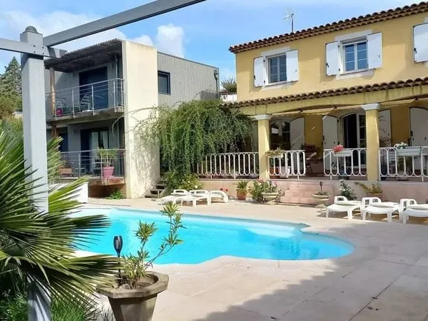 Appartement 8 pièces 211 m²