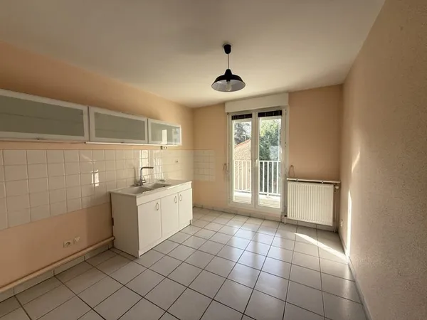 Appartement T3 avec grand balcon et garage en sous-sol