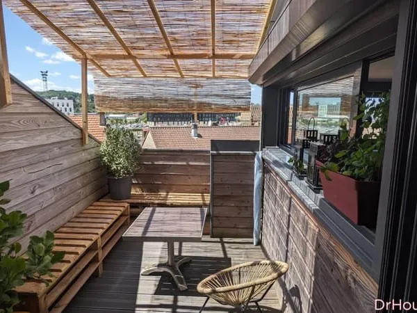Appartement sans travaux avec terrasse tropézienne