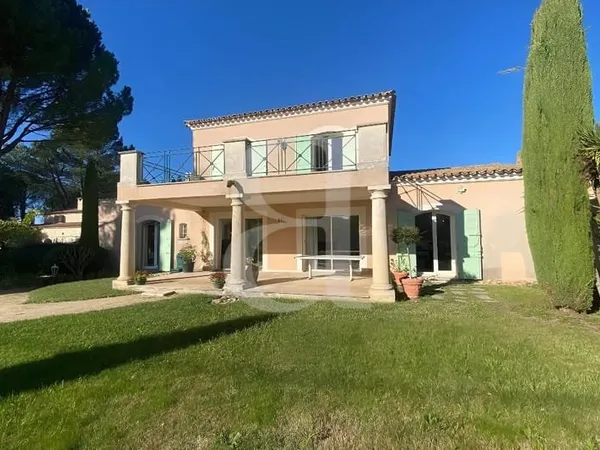 Villa confortable au calme avec jardin clos et garage à Vaison-