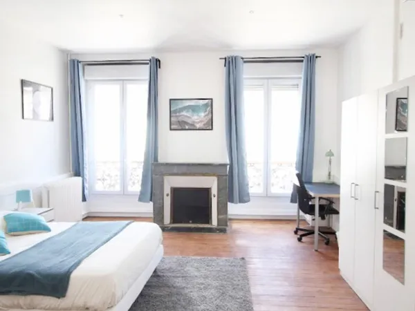 Grande chambre lumineuse – 26m²