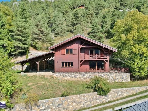 VALDEBLORE, chalet 4 pièces et terrain attenant