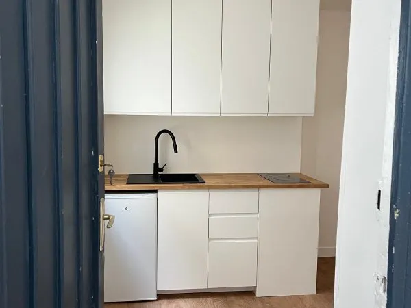 Loue studio 12m² entre jardin public et quais