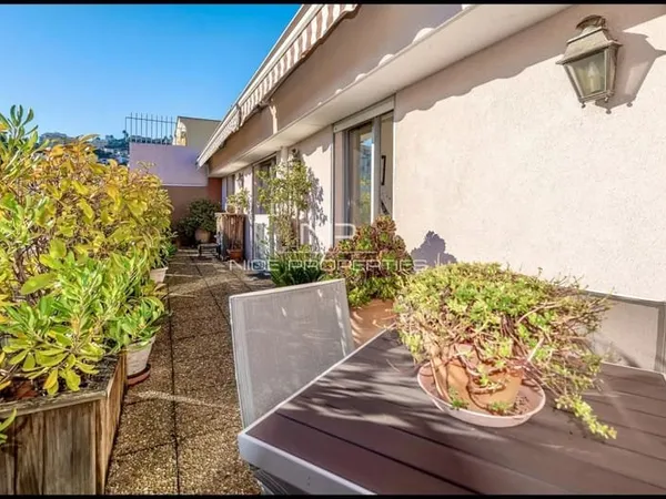Dernier étage, 6 pièces de 155 m2 sur terrasse de 30 m2 exposé Sud