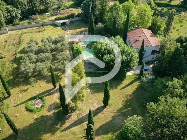 Propriété 11 pièces de 231m² sur terrain de 4 hectares