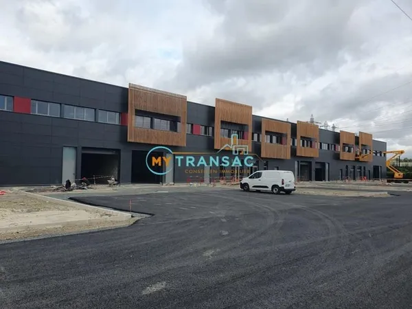 A LOUER - Mytransac vous propose une cellule d'activité neuve de 1 066m² sur Créteil