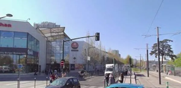 Local commercial 875 m²