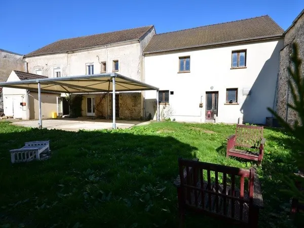 Proche de CHATEAU THIERRY, à vendre ensemble immobilier, ancien bar restaurant