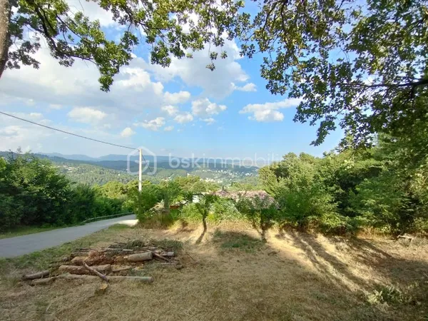 Terrain 1748 m²