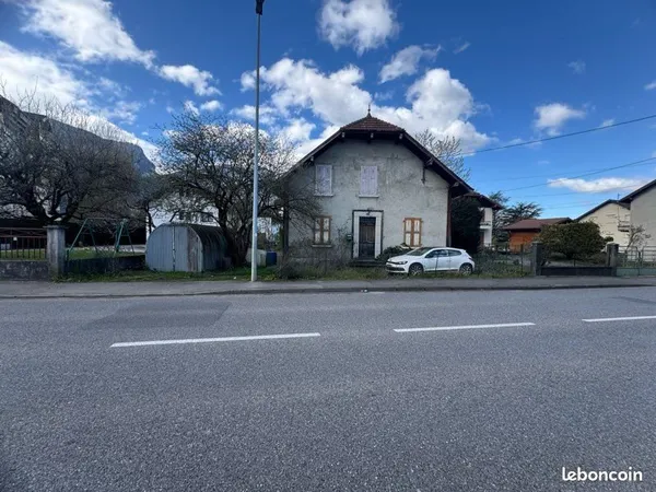 Maison à rénover entièrement - Cluses (La Sardagne) - 2 appartements - Terrain 467 m²