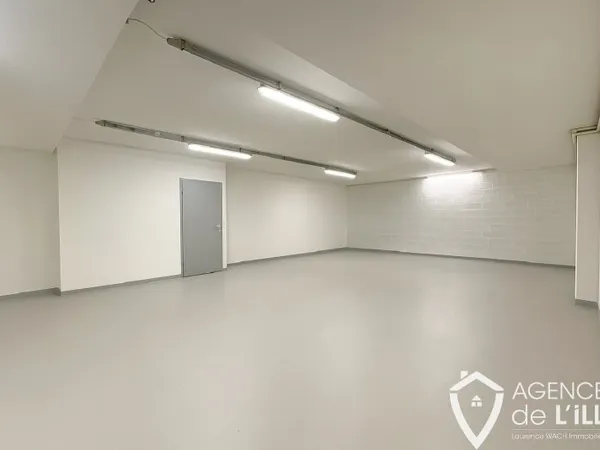Local industriel 125 m²