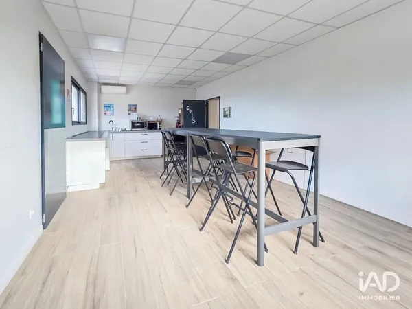 Immeuble commercial 1320 m²