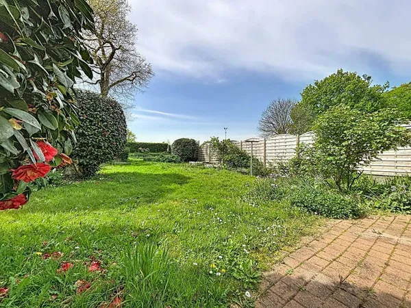 Maison 2 chambres, 1 bureau, jardin et garage - 97m² - Hennebont, rive gauche