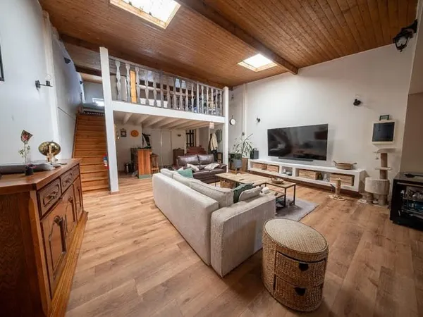 Loft 6 pièces 160 m²
