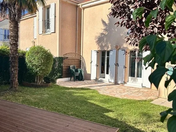 Maison familiale de 173 m² à vendre à Vauréal - 6 pièces, 4 chambres, état impeccable