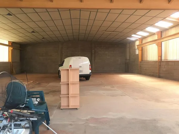 Hangar de 475m² avec terrain de 1 300 m²