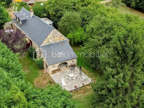Magnifique longère de caractère avec beau terrain, véranda, annexes et grange sur la commune de Prém