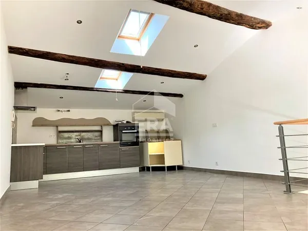 MAISON DIVISEE EN 2 APPARTEMENTS, VENDUE LOUEE