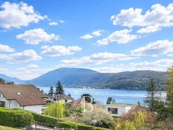 Maison 8 pièces 235 m²