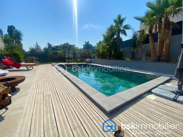 Maison 6 pièces 250 m²