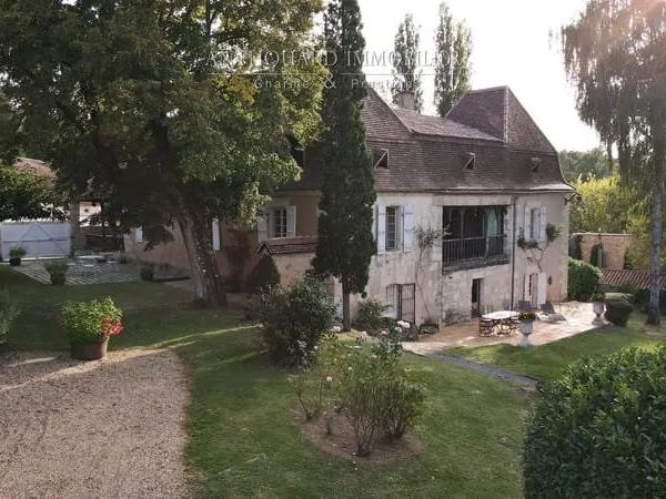 Manoir et sa maison d'amis, piscine