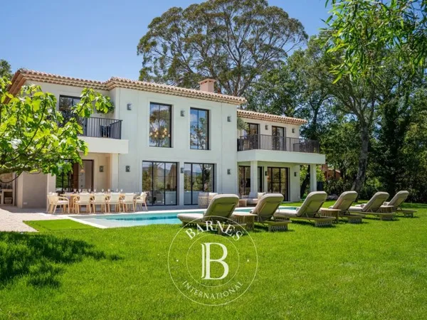 GASSIN - PROCHE SAINT-TROPEZ - VILLA NEUVE - 6 CHAMBRES - SALLE DE SPORT - CINÉMA - HAMMAM - PISCINE