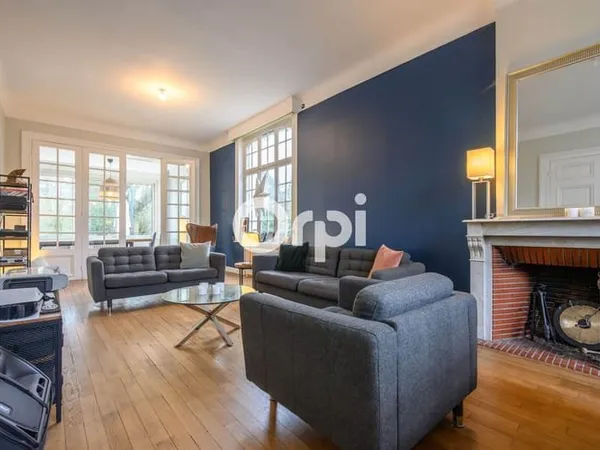 Maison 9 pièces 313 m²