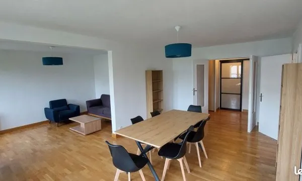 Chambre de 10,5 m² - Appartement 125m² - Angers proche tramway Brisepotière