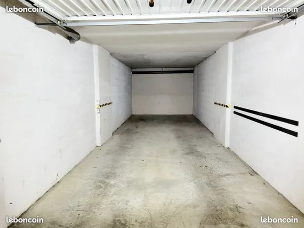 FRANCHEVILLE BELAIR Garage Box double 10m en sous sol
