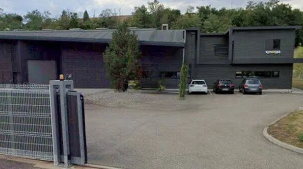 Local d'activité 935 m²