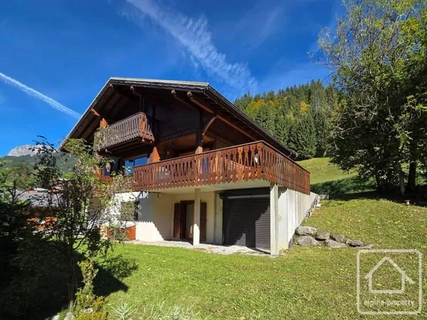 Chalet moderne et spacieux de quatre chambres avec une belle vue exposée plein sud