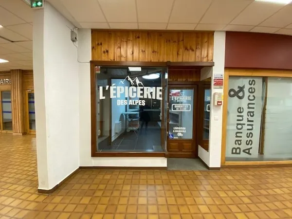 TANINGES CENTRE : LOCAL COMMERCIAL
