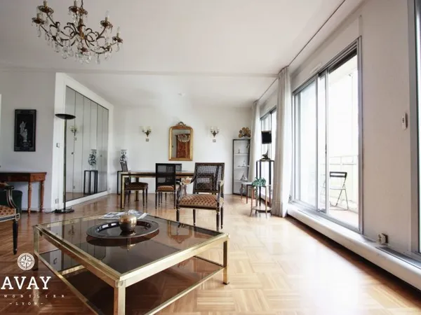 Vaste T3 104m2 grand balcon filant