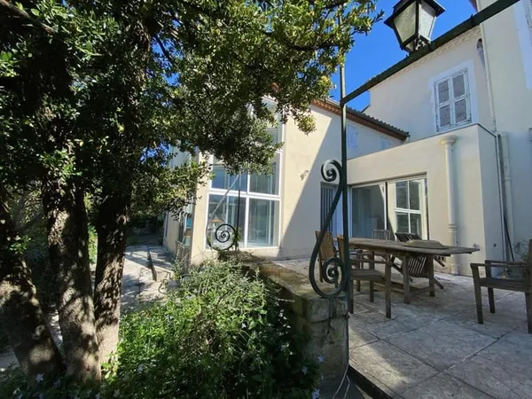 Nimes Projet de Villa Contemporaine avec Permis de Construir