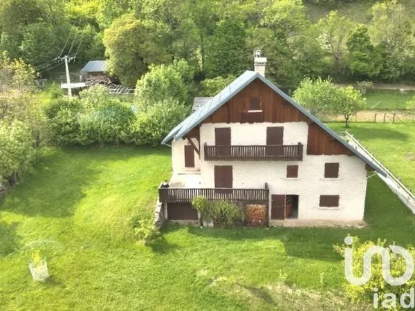 Maison 6 pièces 221 m²