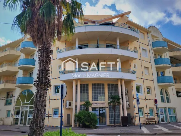 Tout à pied pour ce grand T2 de 47m2 avec balcon dans une résidence sécurisée et recherchée - centre