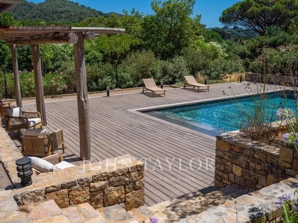 Maison 8 pièces 247 m²