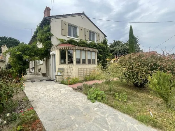 Belle maison familiale - 5 chbres avec grand terrain