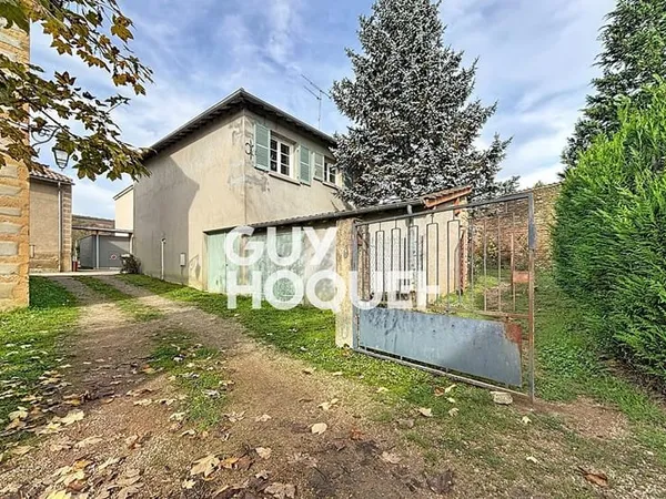 Maison de village à rénover 2 Chs + Garage - 71260 AZÉ
