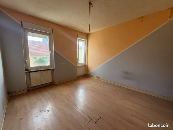 Appartement F3 à rénover au 1er étage