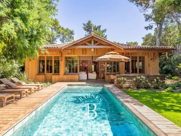 VILLA «PEARL» AVEC PISCINE EN PLEIN CENTRE DU VILLAGE, CAP FERRET - CAPACITÉ 8 PERSONNES