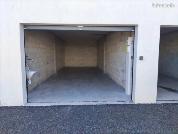 Local professionnel / entrepôt - 33 m² - Stockage - Accès véhicule