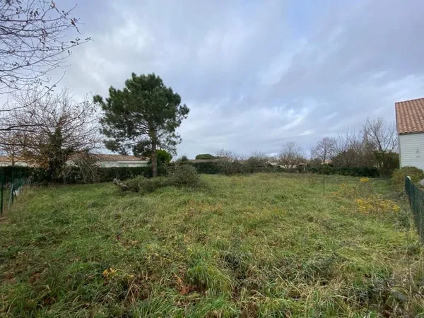 TERRAIN COUP DE COEUR DE 753 M² AU CALME PROCHE CENTRE