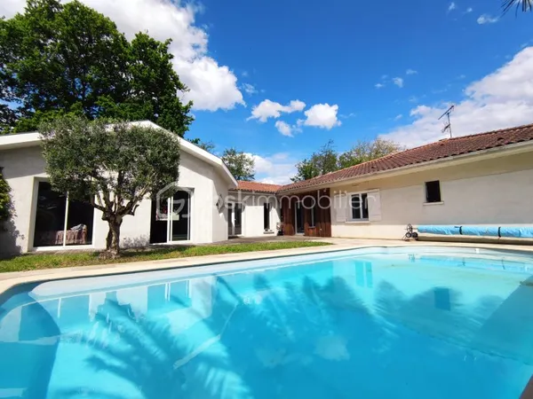 Maison 8 pièces 231 m²