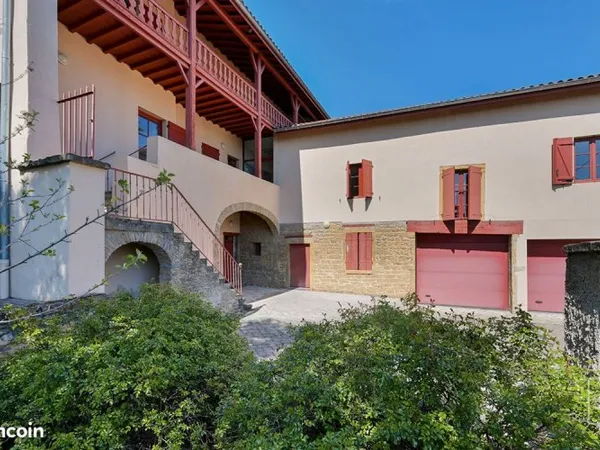 Maison 6 pièces 244 m²