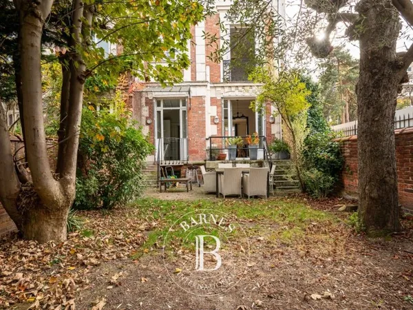 BECON LES BRUYERES HOTEL PARTICULIER AVEC JARDIN